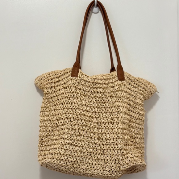 VINTAGE STRAW BEACH, TRAVEL OR POOL TOTE Handbags - VINTAGE STRAW BEACH, POOL OR TRAVEL TOTE
